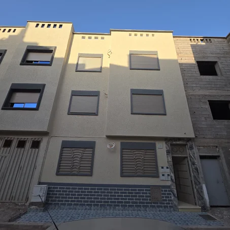 تلات شقق في حي المغرب العربي ايت ملول