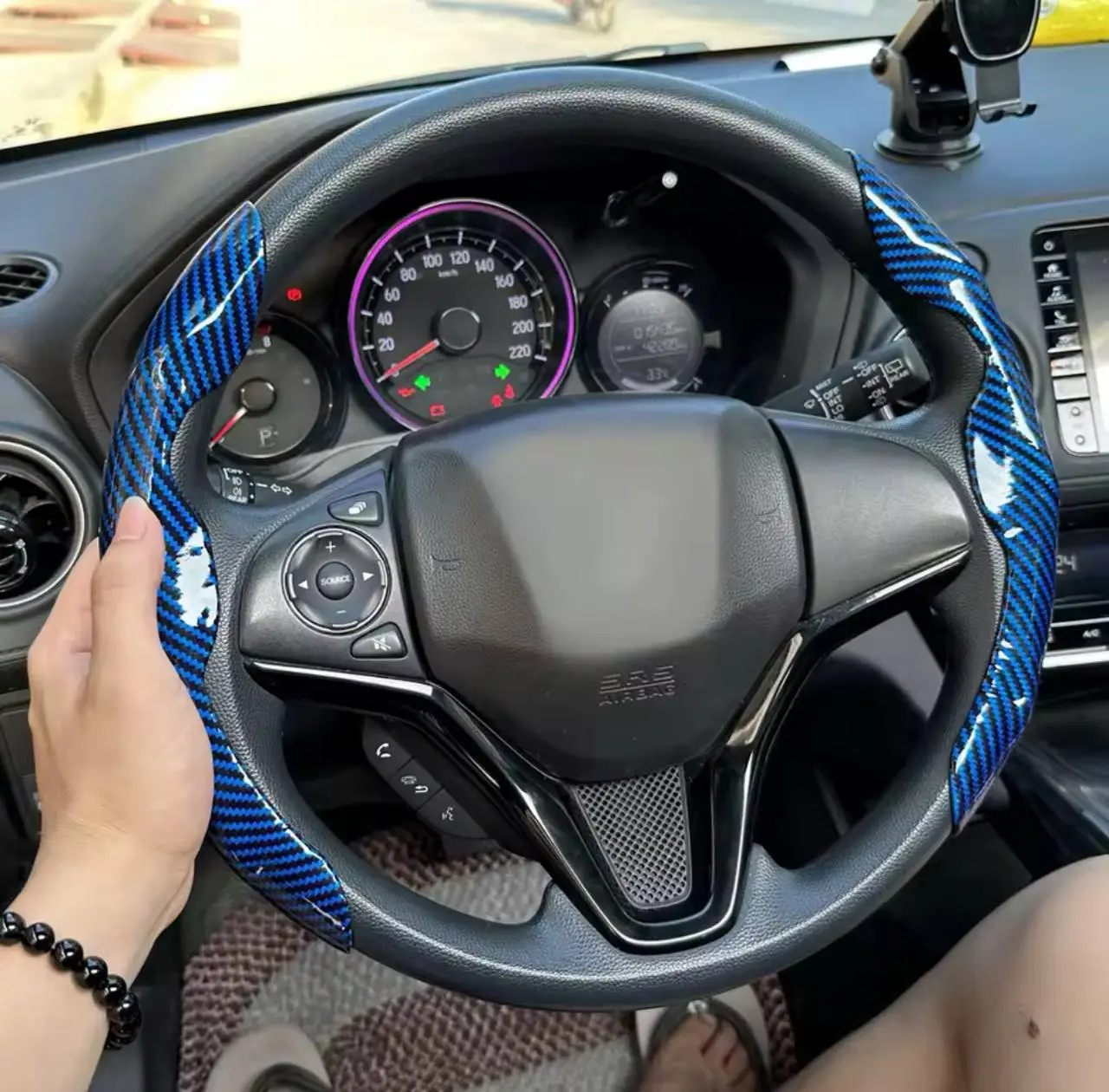 🚗🔥غطاء مقود السيارة كاربون فايبر – تحكم أفضل وراحة وأناقة رياضية