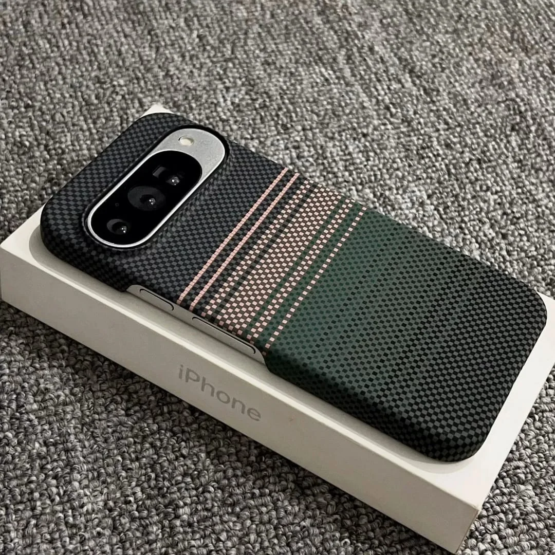 Carbon Fiber MagSafe Pixel Case