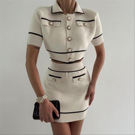 ملابس نسائية