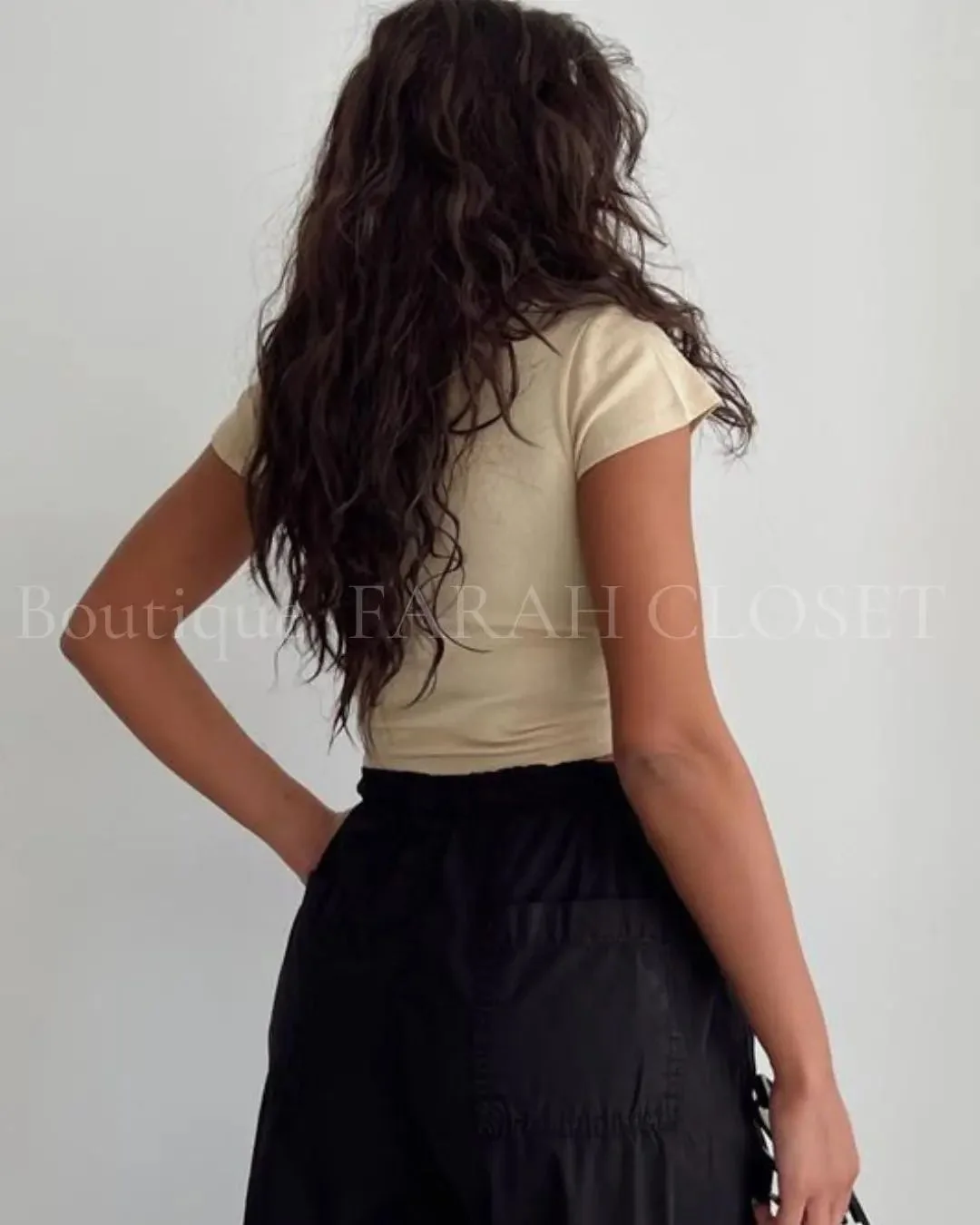 قميص نسائي بأكمام قصيرة