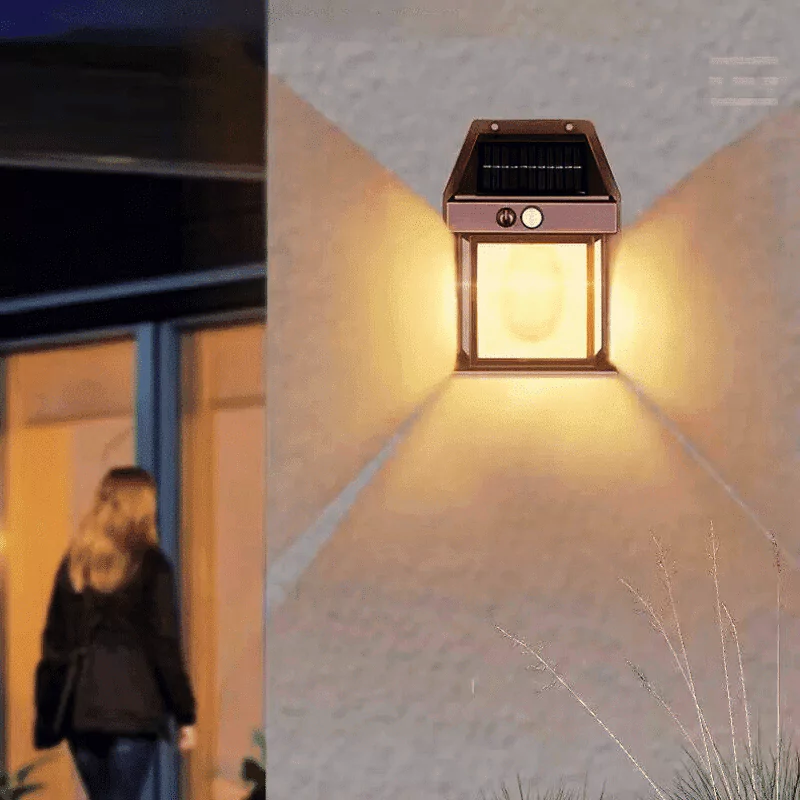 مصباح LED شمسي ذكي مع حساس حركة
