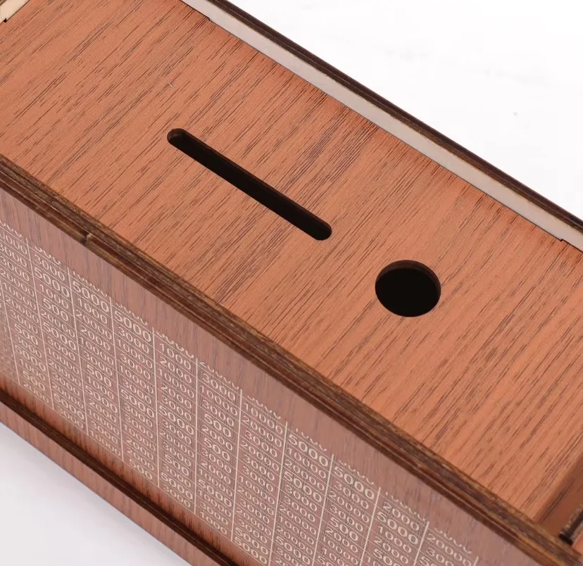 TIRELIRE EN BOIS