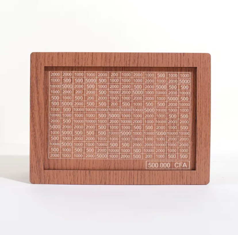 TIRELIRE EN BOIS