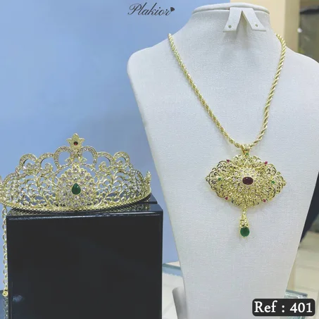 Collier pendentif broche et couronne royale