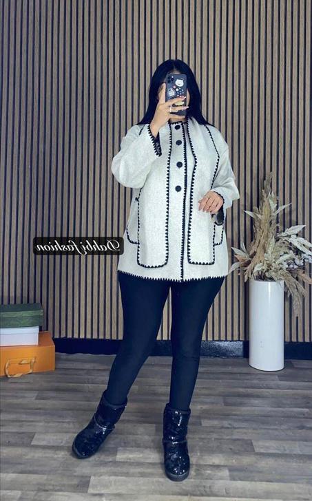 استمتع بأناقة الشتاء مع هذا المونطو الفاخر  مكون من قطعتين المصنوع من الكشمير عالي الجودة، والذي يجمع بين الدفء والرقي يتميز بتصميم أنيق وخياطة متقنة تناسب جميع الإطلالات،