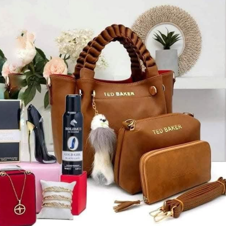 صاك أنيق مع مجموعة من الأكسيسوارات المجانية