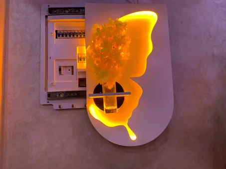 ديكور جداري مضيء لتغطية لوحة الكهرباء