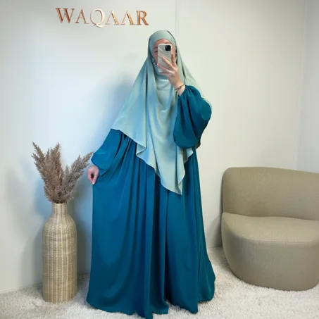 عباية محتشمة بأناقة عصرية