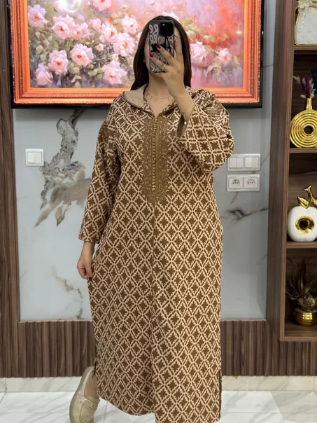 جلابة مغربية فخمة للنساء مخدومة بالطرز او العقاد