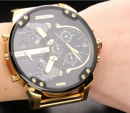 ساعة كرونوغراف ذهبي