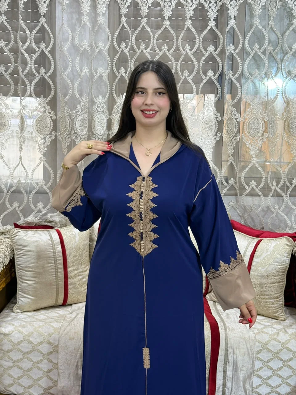 *🛍️لإطلالة أنيقة وملفتة بكل تفاصيلها 💎*  جلابا  انيقة💰 لثمن: 250 درهم فقط 🚚 التوصيل مجاني لجميع مدن المغرب 🇲🇦