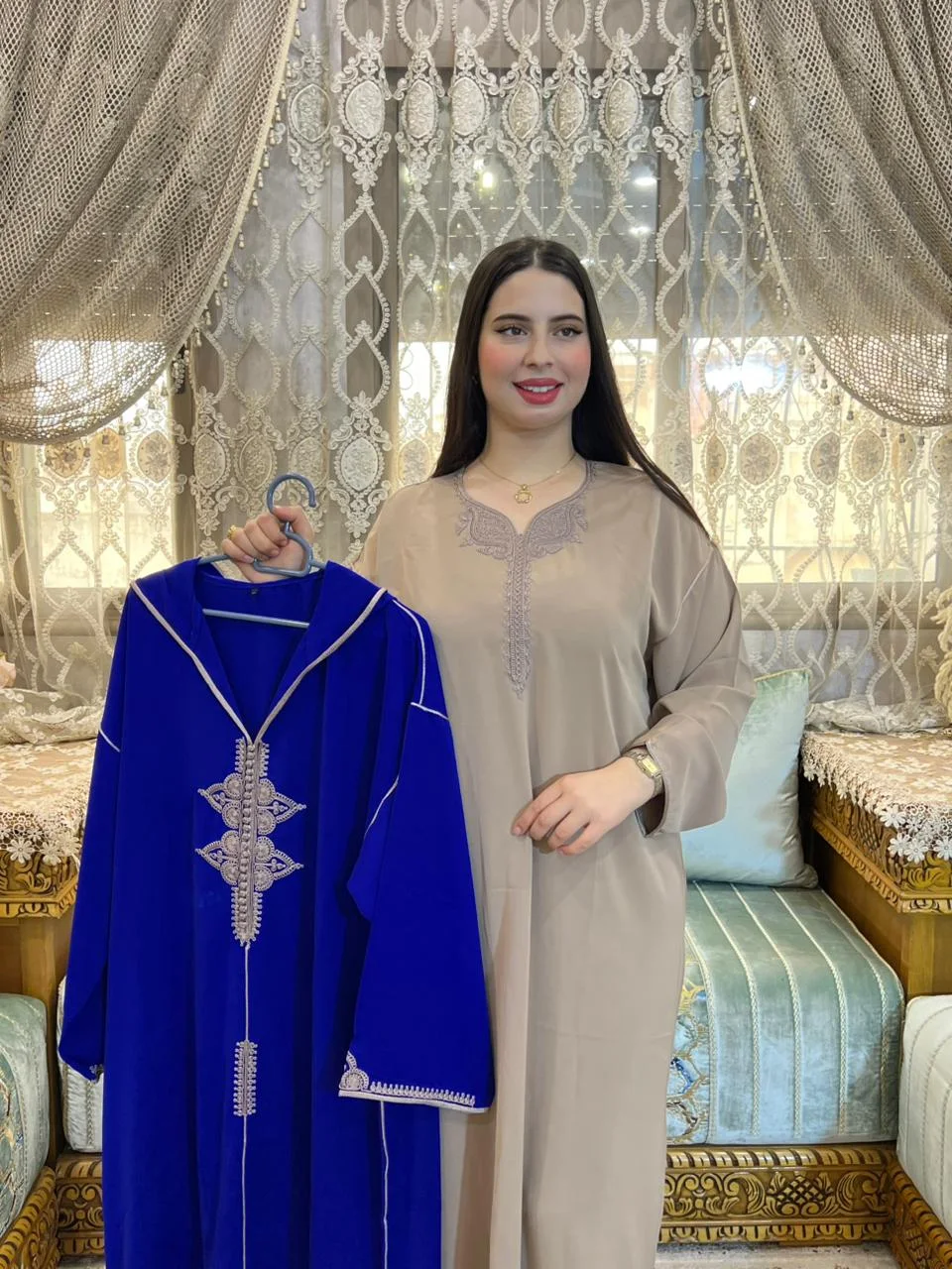 *🛍️لإطلالة أنيقة وملفتة بكل تفاصيلها 💎*  جلابا 2 بيس طاي انيقة💰 لثمن: 350 درهم فقط 🚚 التوصيل مجاني لجميع مدن المغرب 🇲🇦