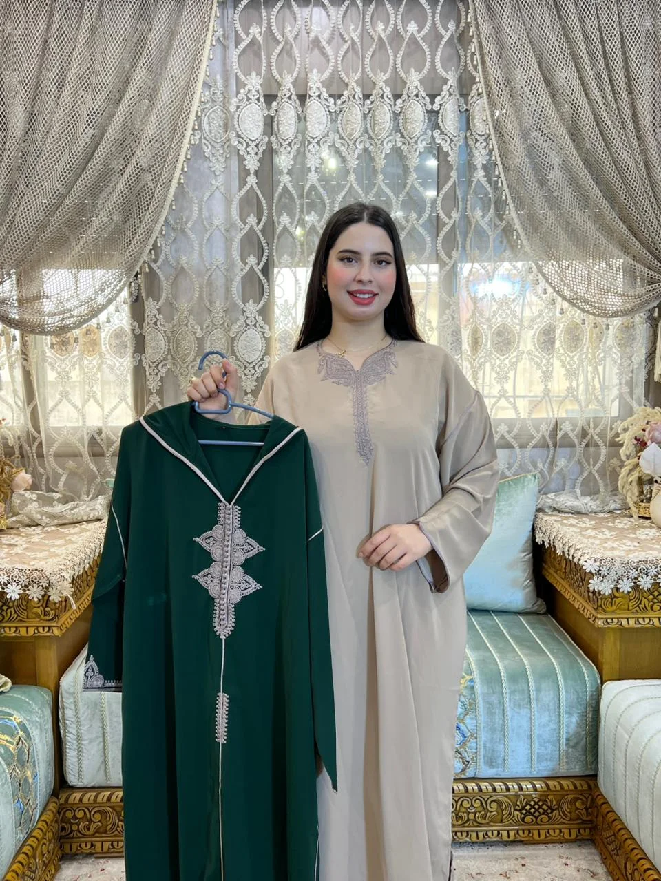 *🛍️لإطلالة أنيقة وملفتة بكل تفاصيلها 💎*  جلابا 2 بيس طاي انيقة💰 لثمن: 350 درهم فقط 🚚 التوصيل مجاني لجميع مدن المغرب 🇲🇦