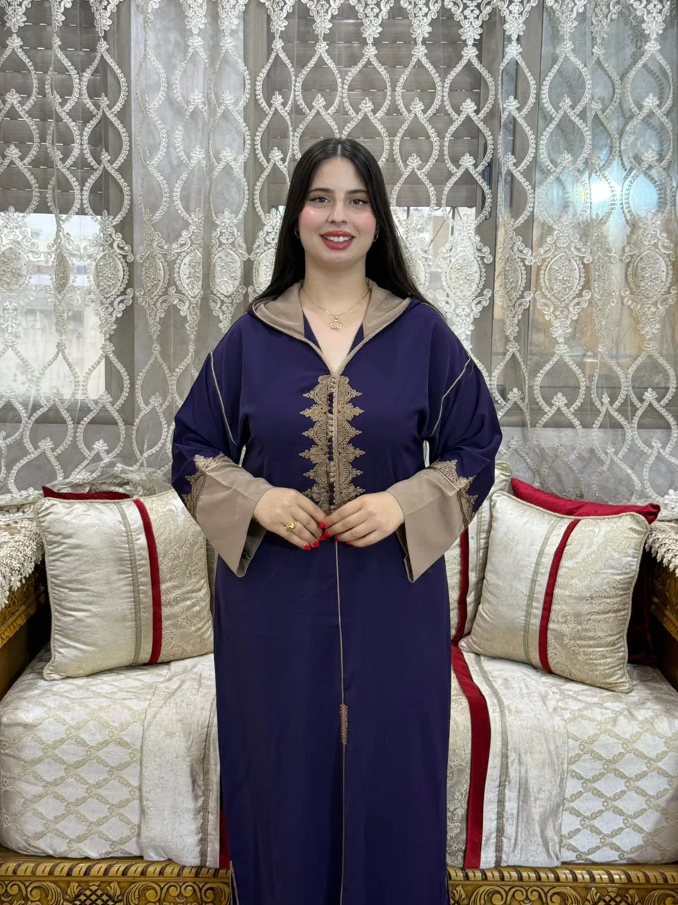 *🛍️لإطلالة أنيقة وملفتة بكل تفاصيلها 💎*  جلابا  انيقة💰 لثمن: 250 درهم فقط 🚚 التوصيل مجاني لجميع مدن المغرب 🇲🇦