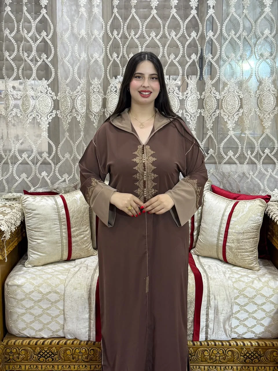 *🛍️لإطلالة أنيقة وملفتة بكل تفاصيلها 💎*  جلابا  انيقة💰 لثمن: 250 درهم فقط 🚚 التوصيل مجاني لجميع مدن المغرب 🇲🇦