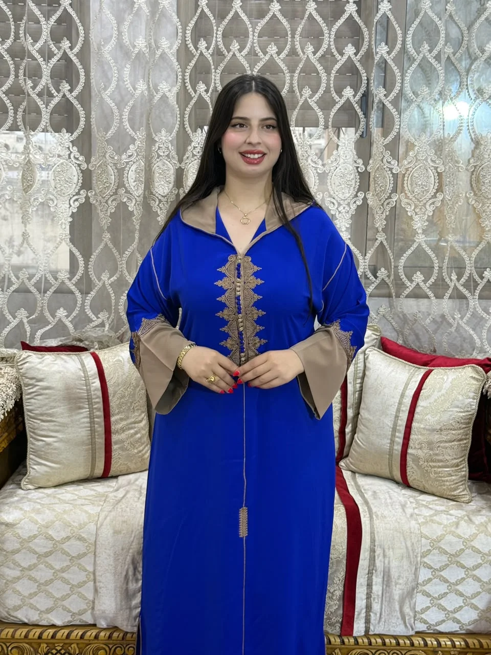 *🛍️لإطلالة أنيقة وملفتة بكل تفاصيلها 💎*  جلابا  انيقة💰 لثمن: 250 درهم فقط 🚚 التوصيل مجاني لجميع مدن المغرب 🇲🇦
