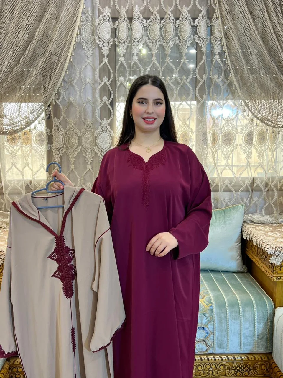 *🛍️لإطلالة أنيقة وملفتة بكل تفاصيلها 💎*  جلابا 2 بيس طاي انيقة💰 لثمن: 350 درهم فقط 🚚 التوصيل مجاني لجميع مدن المغرب 🇲🇦