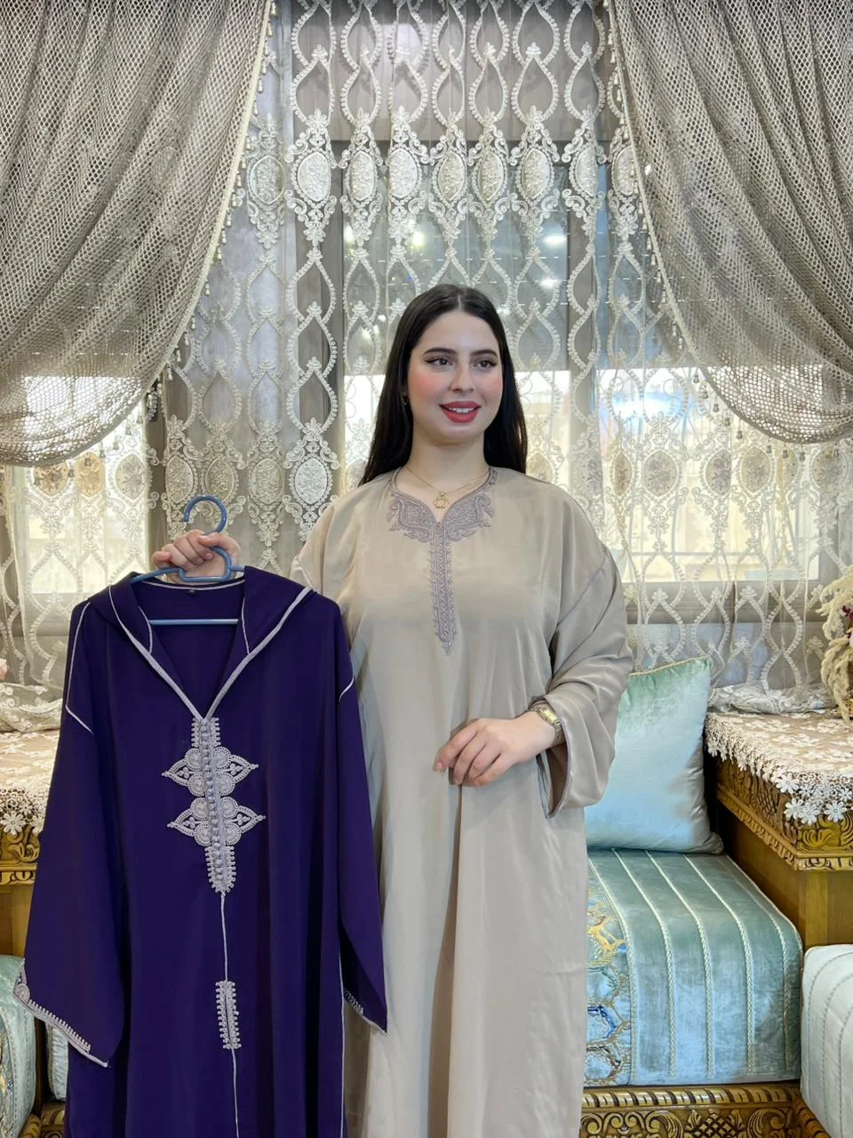 *🛍️لإطلالة أنيقة وملفتة بكل تفاصيلها 💎*  جلابا 2 بيس طاي انيقة💰 لثمن: 350 درهم فقط 🚚 التوصيل مجاني لجميع مدن المغرب 🇲🇦