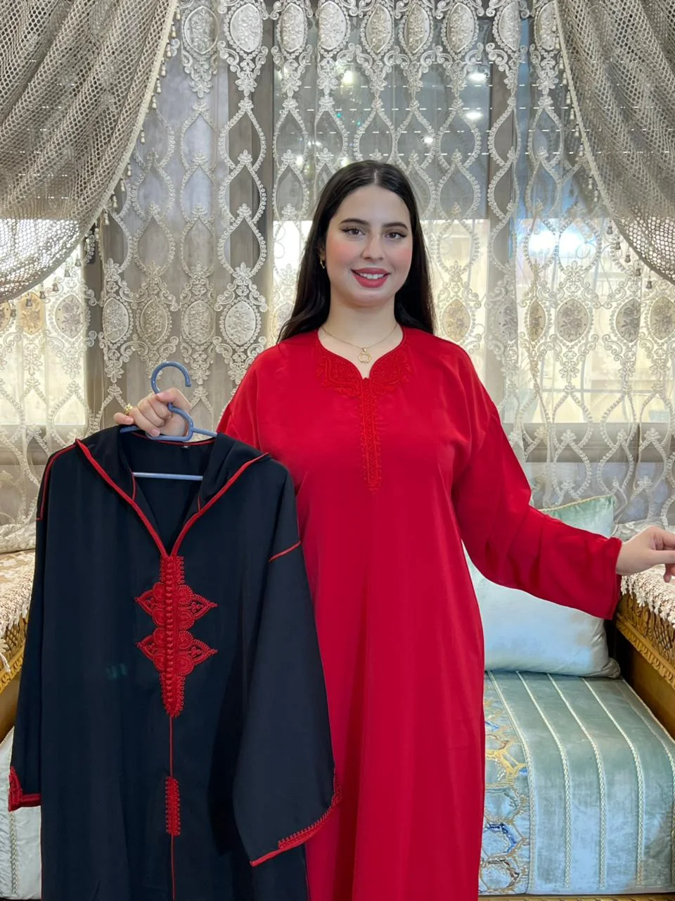 *🛍️لإطلالة أنيقة وملفتة بكل تفاصيلها 💎*  جلابا 2 بيس طاي انيقة💰 لثمن: 350 درهم فقط 🚚 التوصيل مجاني لجميع مدن المغرب 🇲🇦