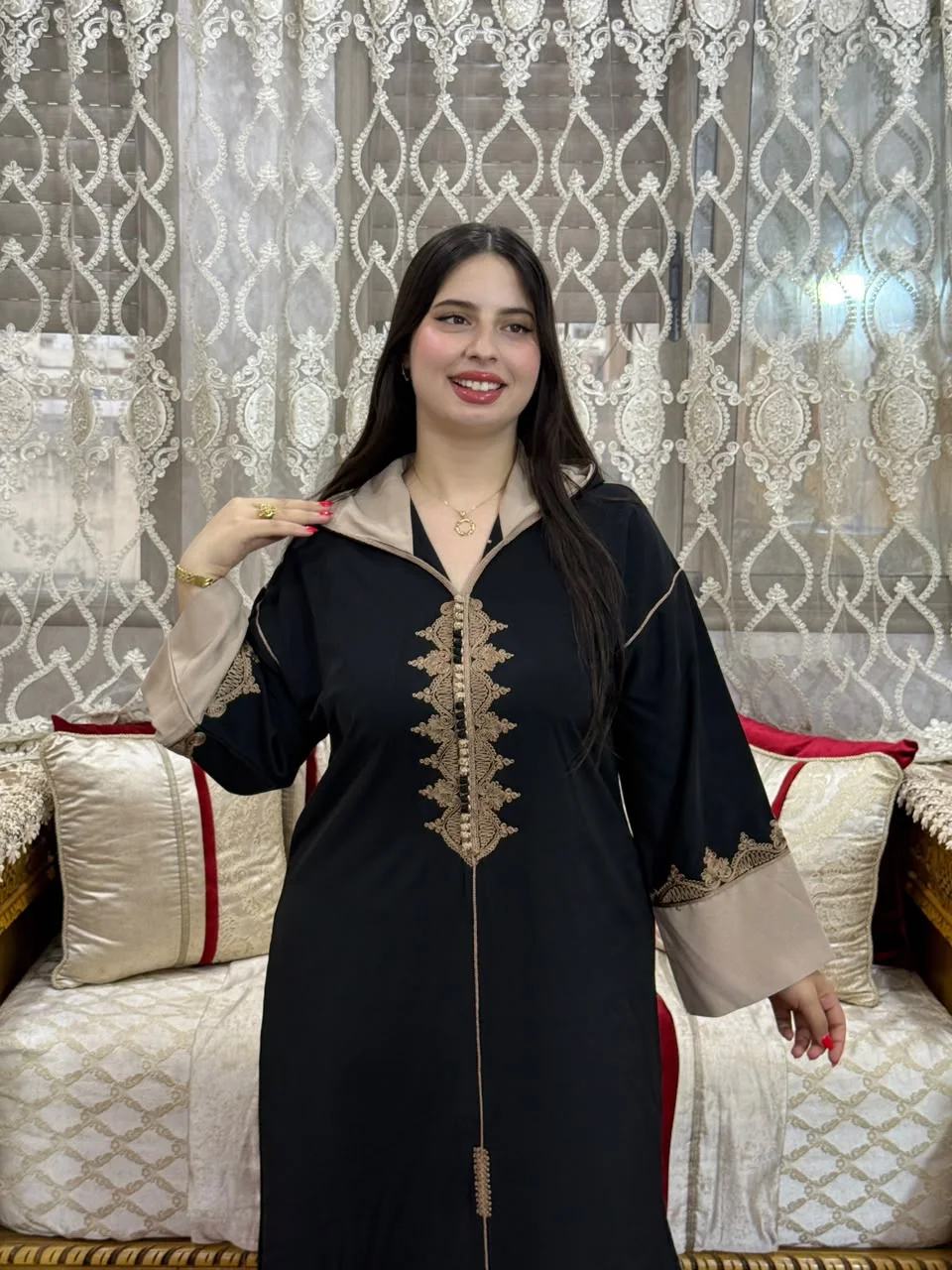*🛍️لإطلالة أنيقة وملفتة بكل تفاصيلها 💎*  جلابا  انيقة💰 لثمن: 250 درهم فقط 🚚 التوصيل مجاني لجميع مدن المغرب 🇲🇦