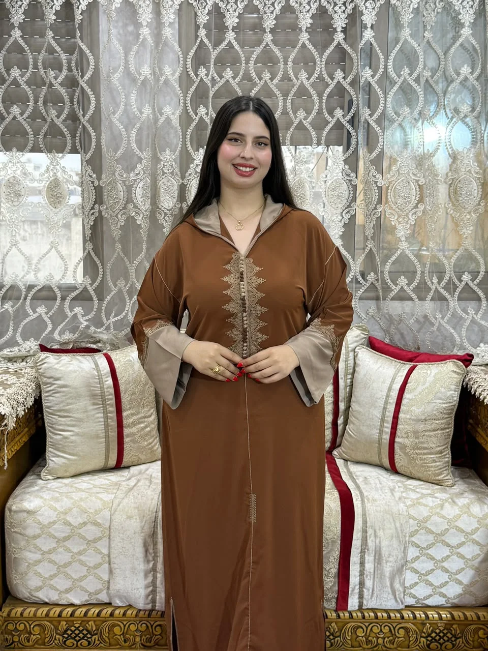 *🛍️لإطلالة أنيقة وملفتة بكل تفاصيلها 💎*  جلابا  انيقة💰 لثمن: 250 درهم فقط 🚚 التوصيل مجاني لجميع مدن المغرب 🇲🇦