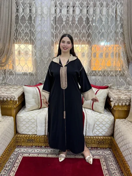 *🛍️لإطلالة أنيقة وملفتة بكل تفاصيلها 💎*  جلابا  انيقة💰 لثمن: 250 درهم فقط 🚚 التوصيل مجاني لجميع مدن المغرب 🇲🇦