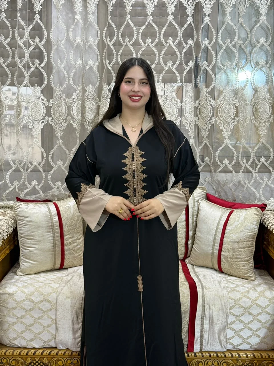 *🛍️لإطلالة أنيقة وملفتة بكل تفاصيلها 💎*  جلابا  انيقة💰 لثمن: 250 درهم فقط 🚚 التوصيل مجاني لجميع مدن المغرب 🇲🇦