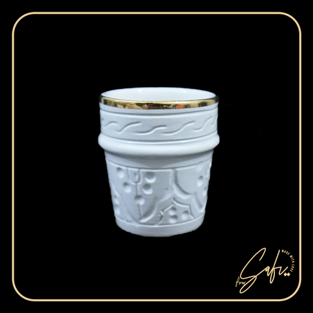 كأس منقوش تقليدي