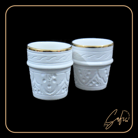 باك 2 كؤوس بيضاء منقوشة