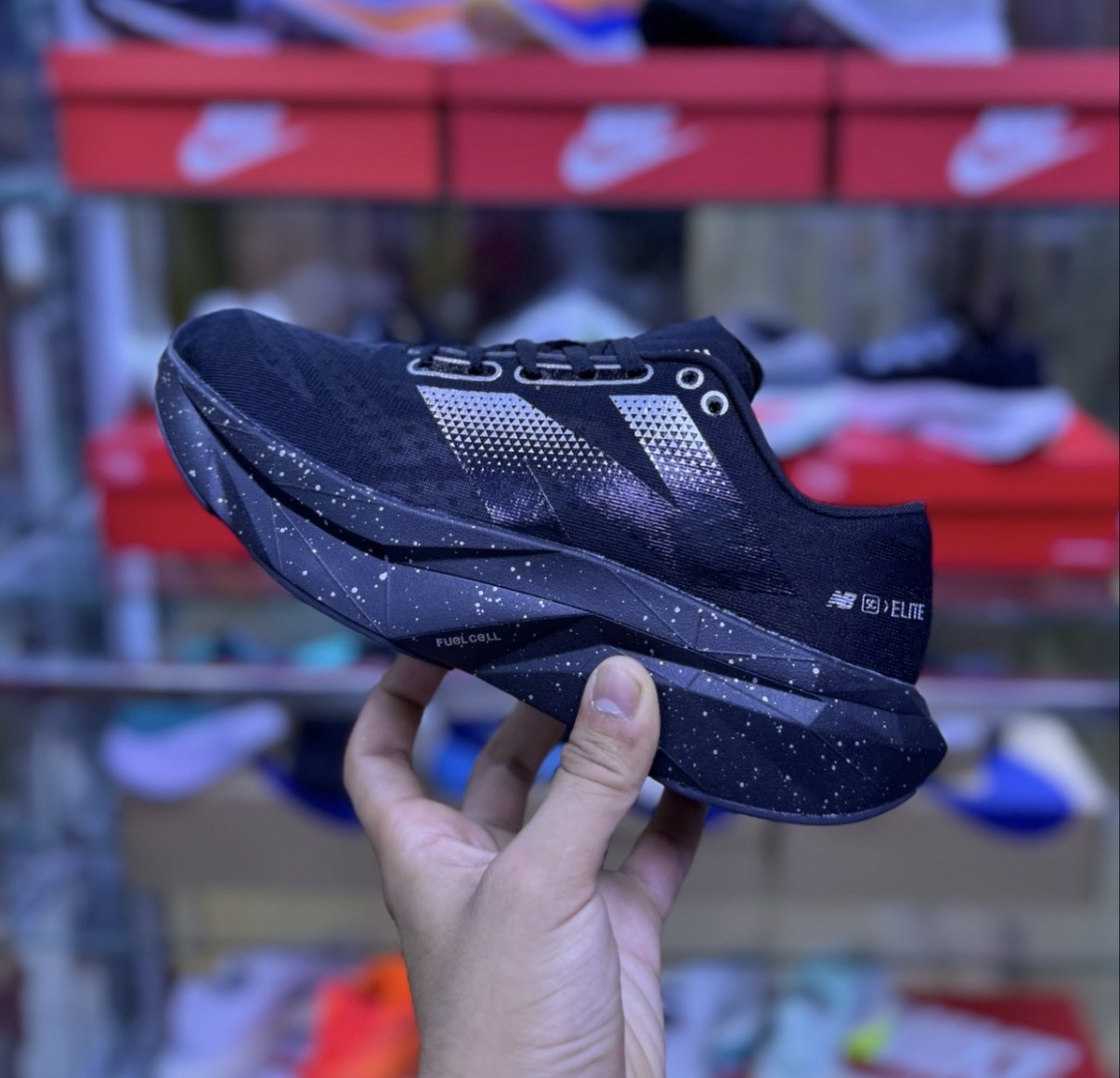 New Balance Elite V4