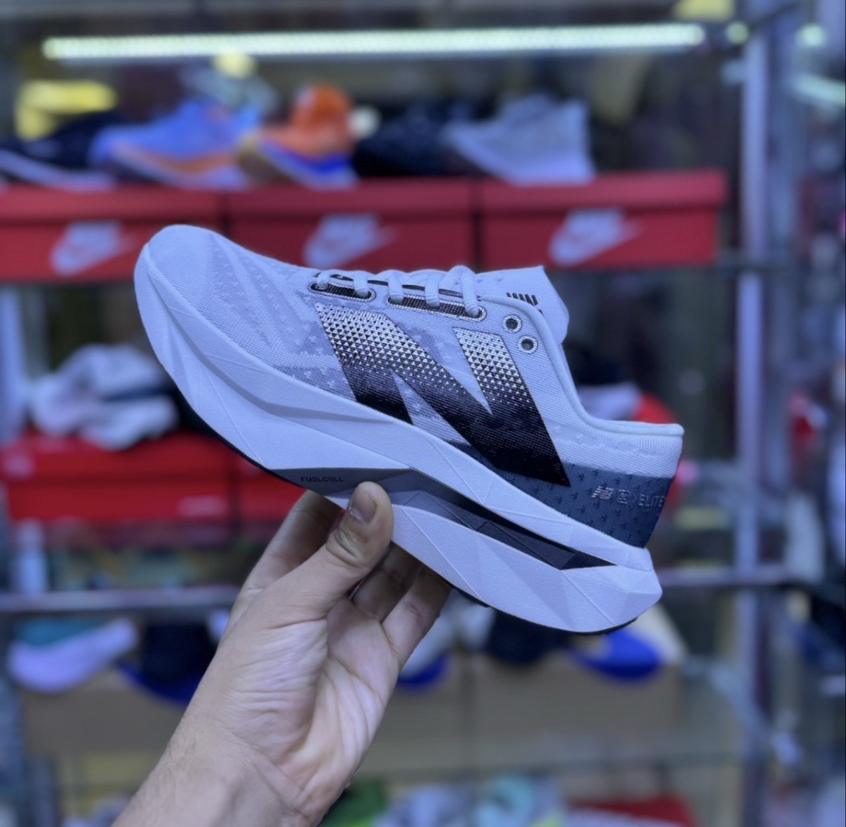 New Balance Elite V4