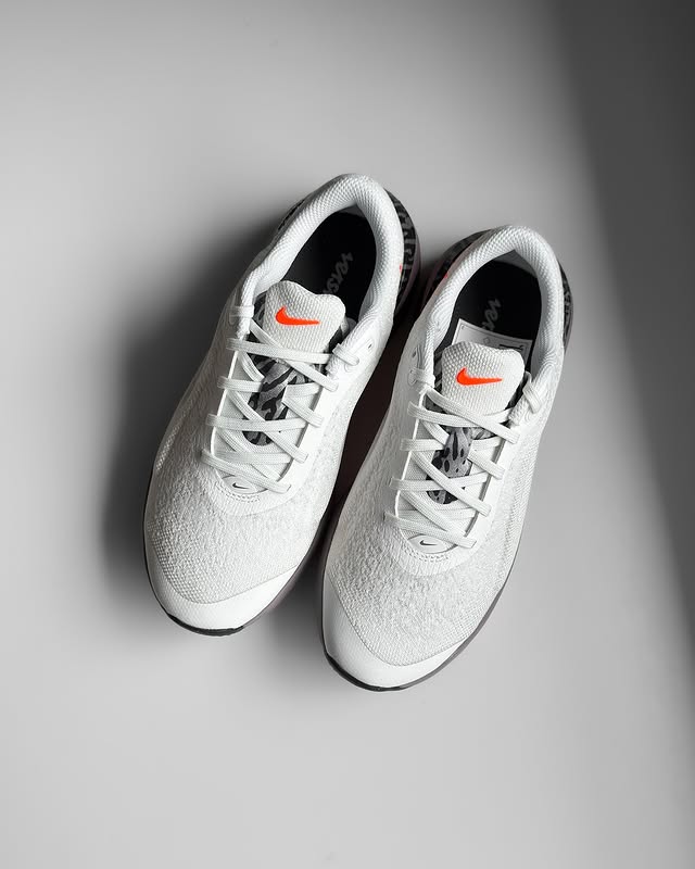 Nike versair PRM  37.5