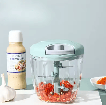 🔪✨ مفرمة يدوية متعددة الاستخدامات لفرم الخضروات، البصل، اللحوم، مع مكبس ثوم وملحقات ذكية – سعتان 500 و900 مل. 🍽️ سهلة الاستخدام والتنظيف، بدون كهرباء، مثالية لكل مطبخ عصري!