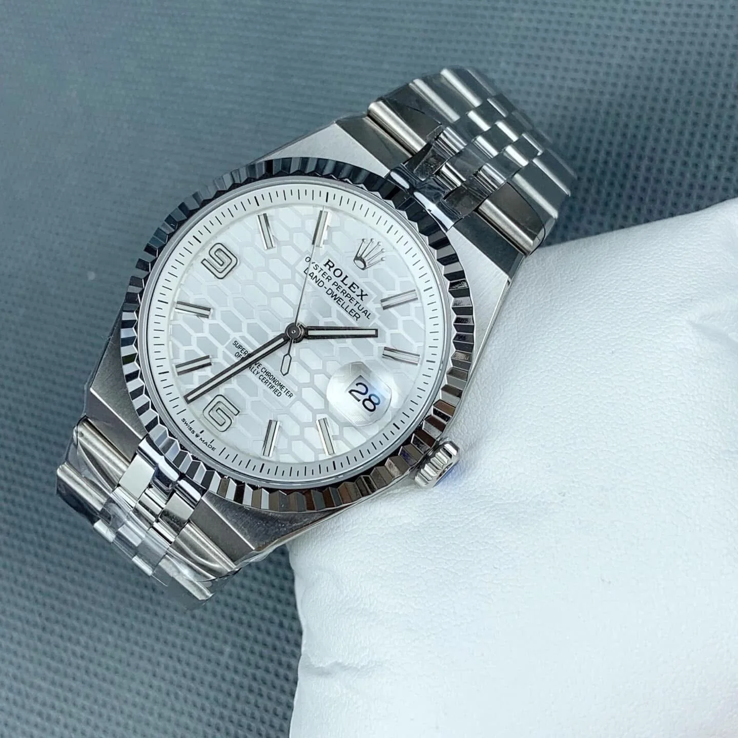 لاند دولار ماكينه سويسريه سوبر كلون