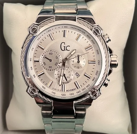 GUESS GC tableau blanc + packaging simple