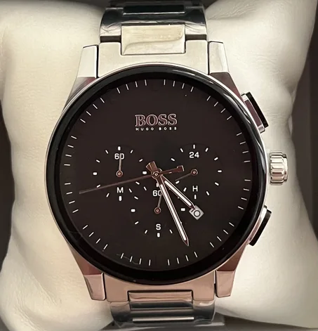 Hugo Boss chronographe tableau noir + packaging simple