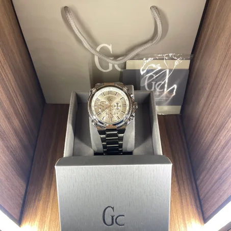 GUESS GC tableau blanc + packaging COFFRET