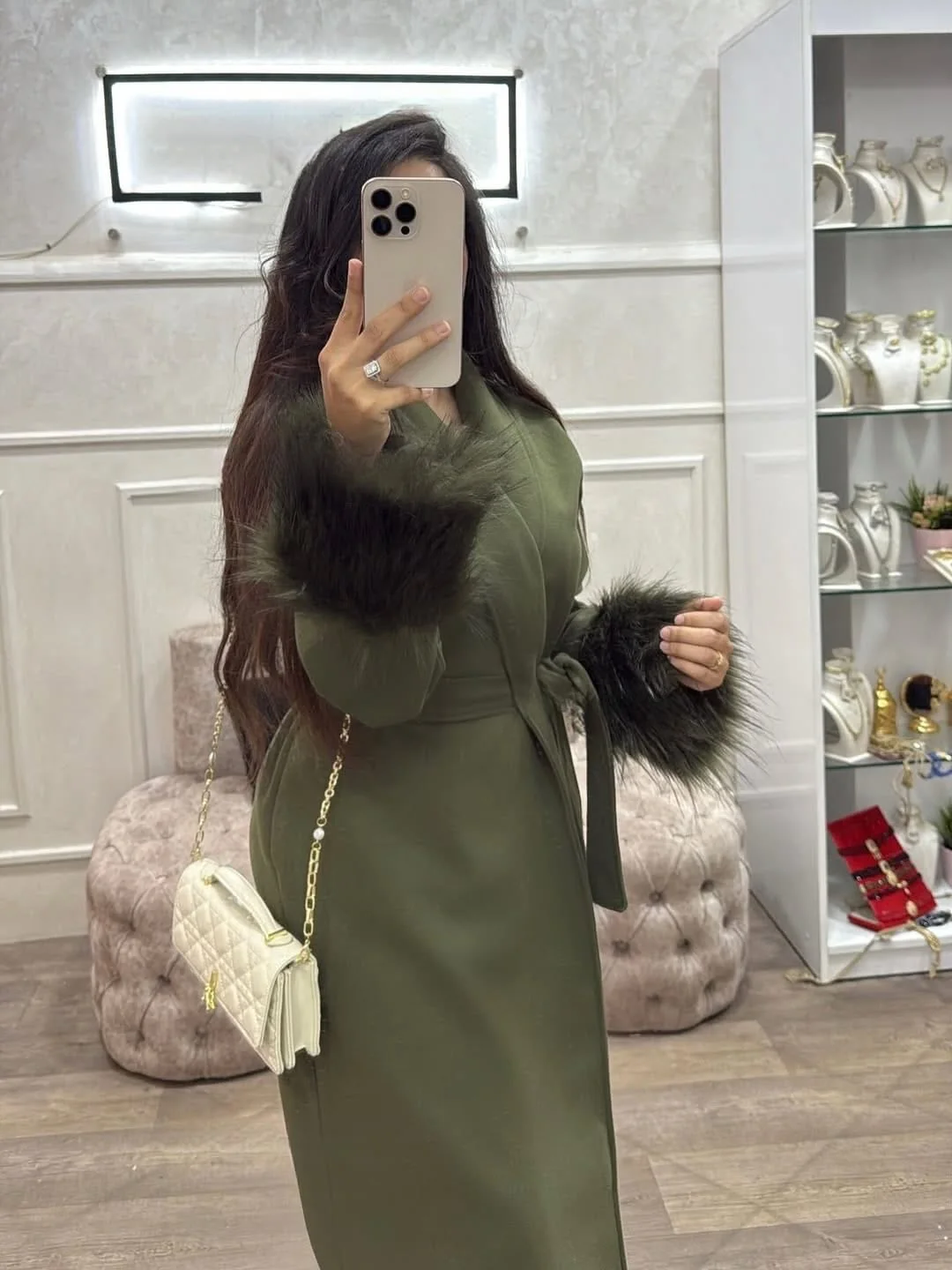 مونطو شتوي فاخر بفورير ناعم – تصميم عصري وأنيق