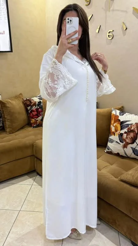 أبيض
