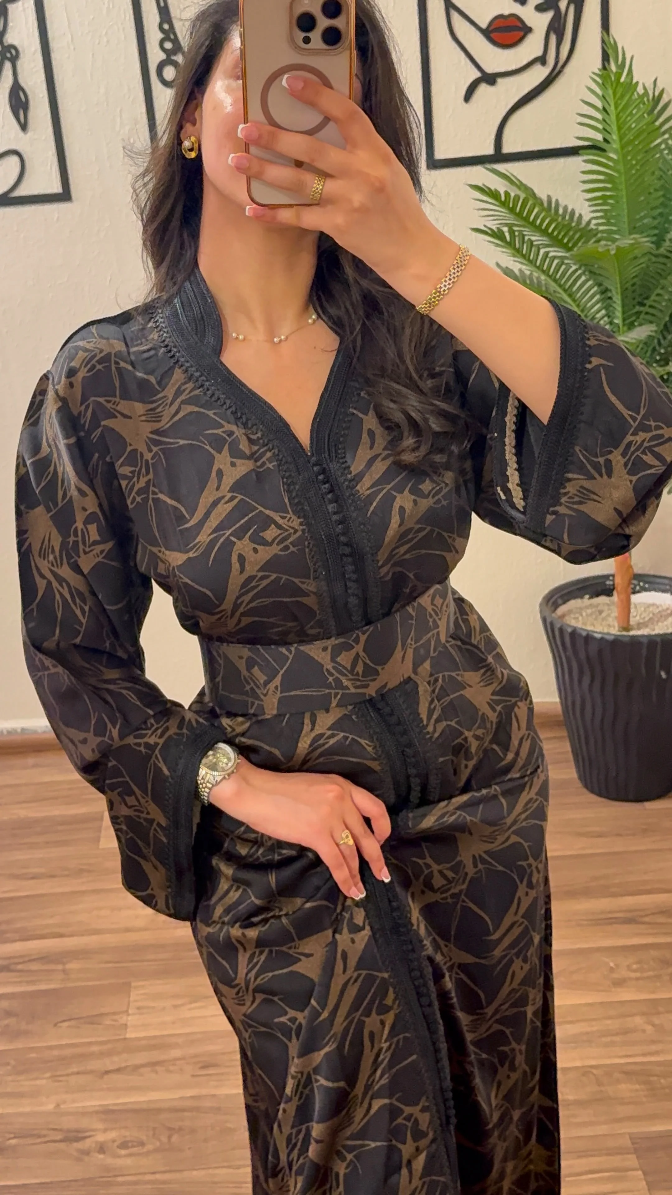 أسود