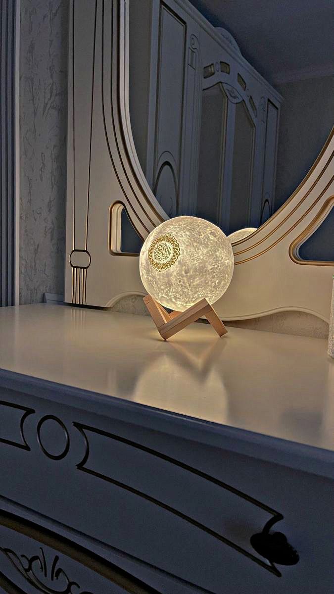 🌙 مصباح القمر مع مكبر صوت للقرآن الكريم – أجواء روحانية ساحرة في منزلك!