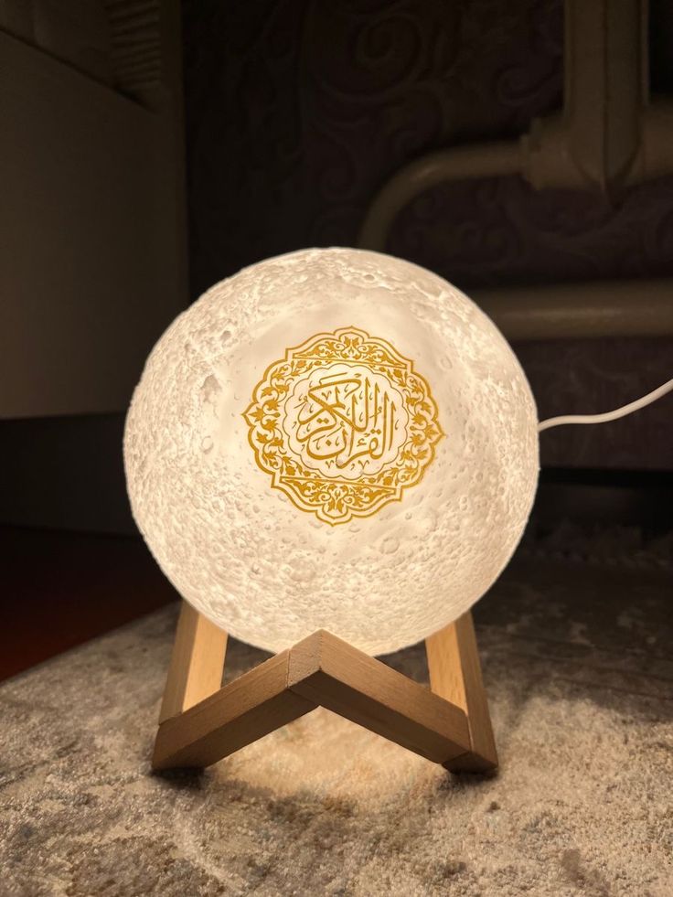 🌙 مصباح القمر مع مكبر صوت للقرآن الكريم – أجواء روحانية ساحرة في منزلك!