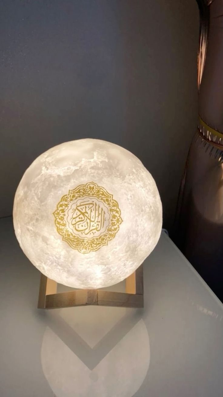 🌙 مصباح القمر مع مكبر صوت للقرآن الكريم – أجواء روحانية ساحرة في منزلك!