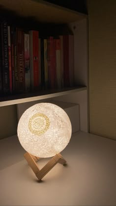 🌙 مصباح القمر مع مكبر صوت للقرآن الكريم – أجواء روحانية ساحرة في منزلك!