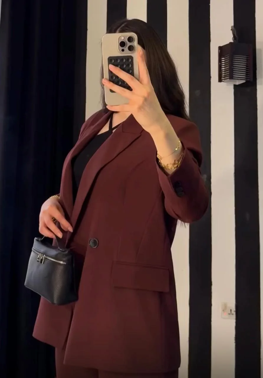 Costume Bordeaux Royal Élégance