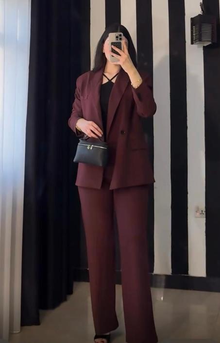 Costume Bordeaux Royal Élégance