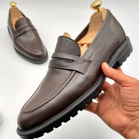 حذاء بني فاخر مريح خفيف وعملي (مديكال)