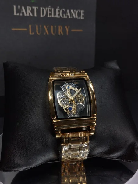 ساعة الهيكل العظمي