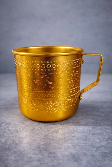 كوب ألمنيوم منقوش فاخر – تصميم تقليدي بلمسة عصرية أنيقة ✨